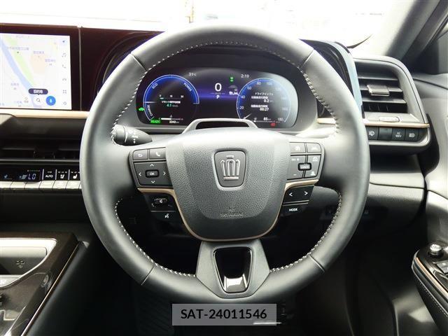Toyota Crown Sports 2025-03 7058080-11