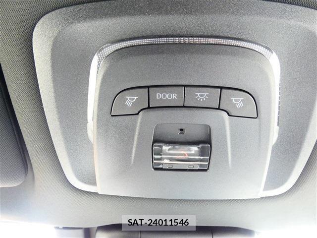 Toyota Crown Sports 2025-03 7058080-14