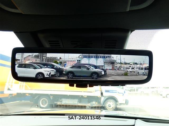 Toyota Crown Sports 2025-03 7058080-15