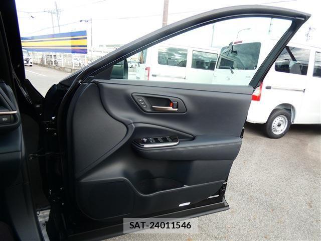 Toyota Crown Sports 2025-03 7058080-18