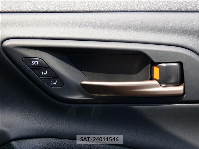 Toyota Crown Sports 2025-03 7058080-19