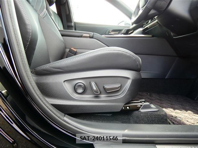 Toyota Crown Sports 2025-03 7058080-24