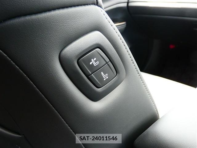 Toyota Crown Sports 2025-03 7058080-25
