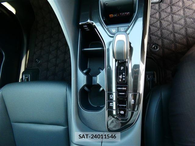 Toyota Crown Sports 2025-03 7058080-5