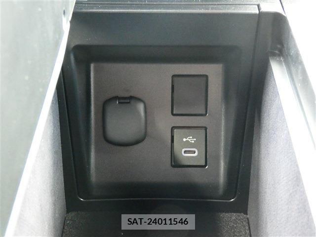 Toyota Crown Sports 2025-03 7058080-8