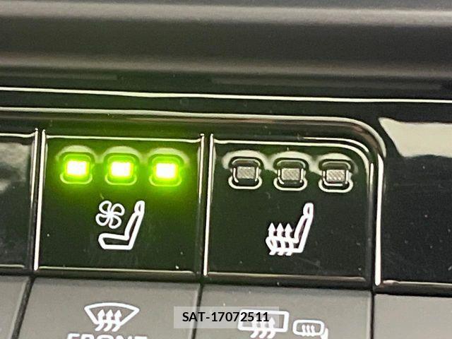 Toyota Crown Sports 2023-12 7216727-11
