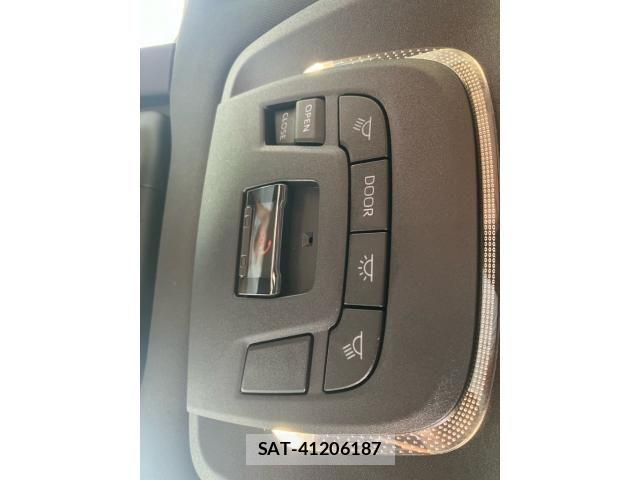 Toyota Crown Sports 2024-03 7216732-13