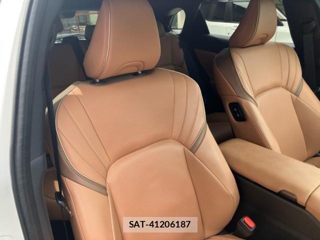 Toyota Crown Sports 2024-03 7216732-15