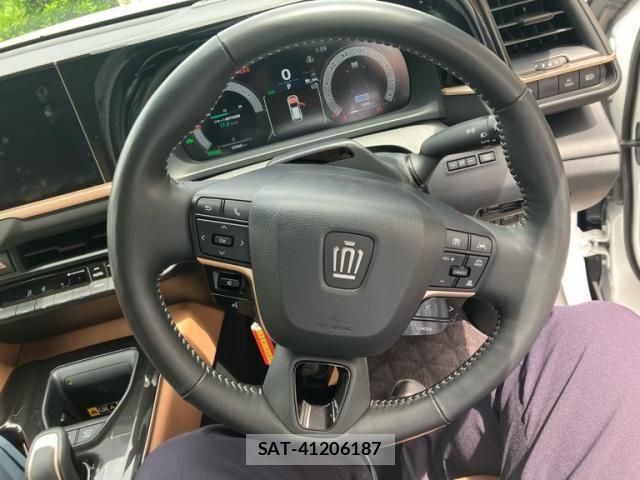 Toyota Crown Sports 2024-03 7216732-18