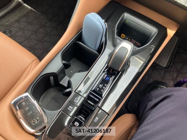 Toyota Crown Sports 2024-03 7216732-23