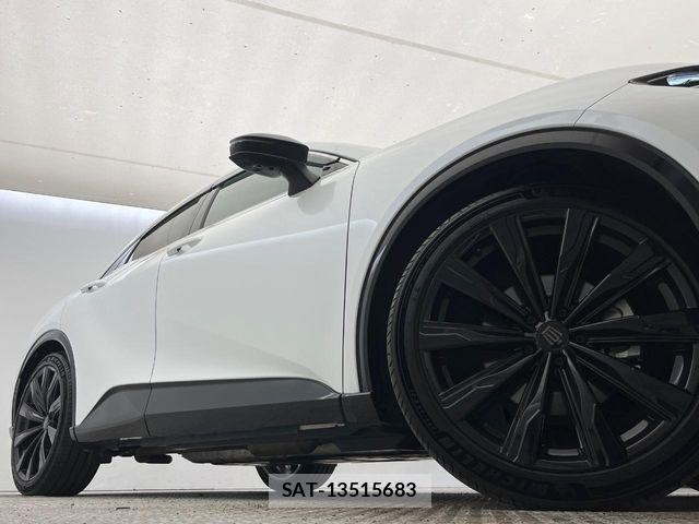 Toyota Crown Sports 2023-12 7216728-11