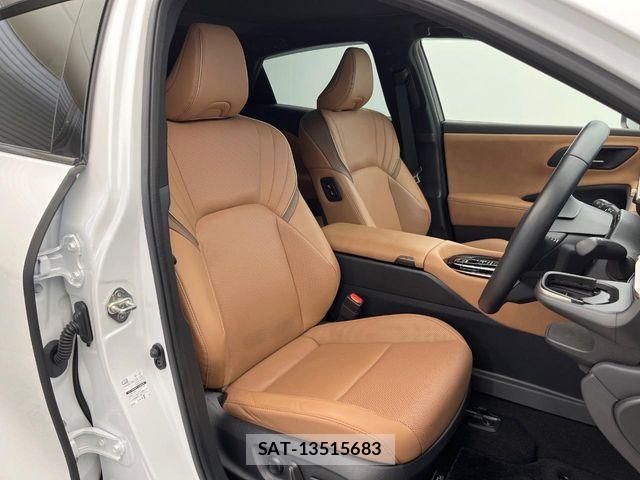 Toyota Crown Sports 2023-12 7216728-12