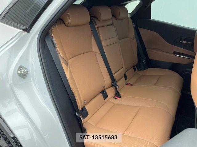 Toyota Crown Sports 2023-12 7216728-13