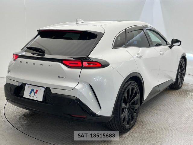 Toyota Crown Sports 2023-12 7216728-17