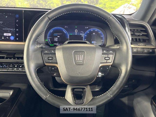 Toyota Crown Sports 2023-12 7216729-11