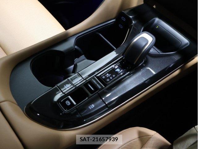 Toyota Crown Sports 2024-06 7216731-25