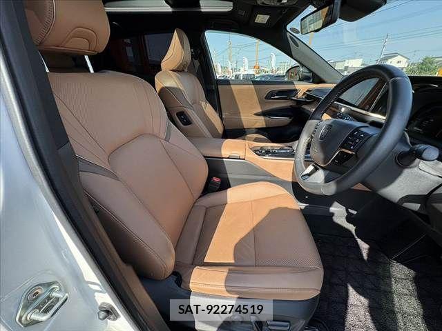 Toyota Crown Sports 2025-05 7250307-15