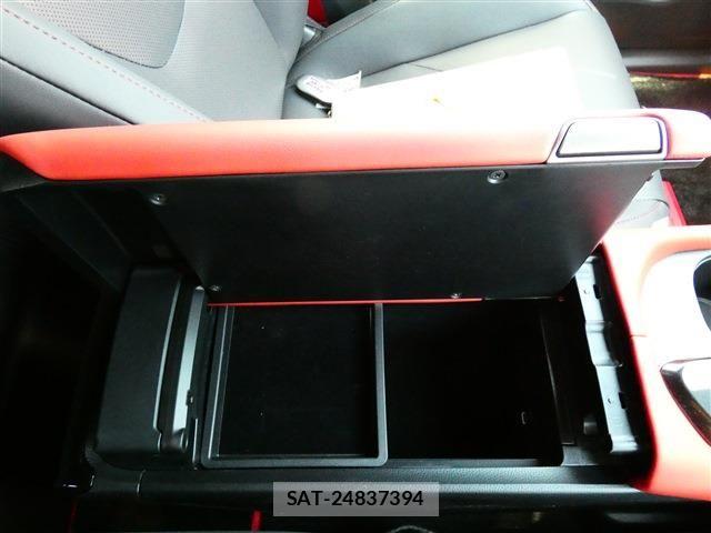 Toyota Crown Sports 2025-03 7250310-15