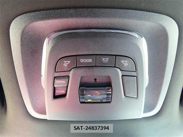 Toyota Crown Sports 2025-03 7250310-17