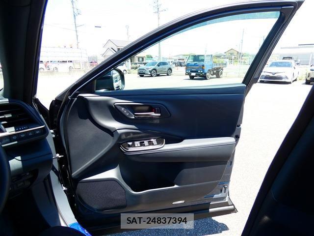 Toyota Crown Sports 2025-03 7250310-21