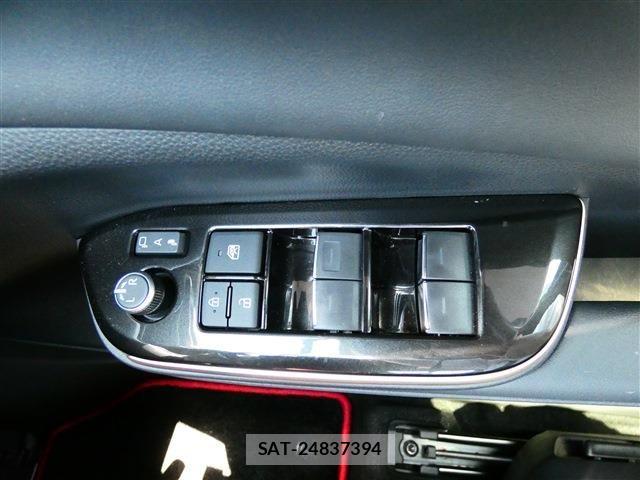 Toyota Crown Sports 2025-03 7250310-23