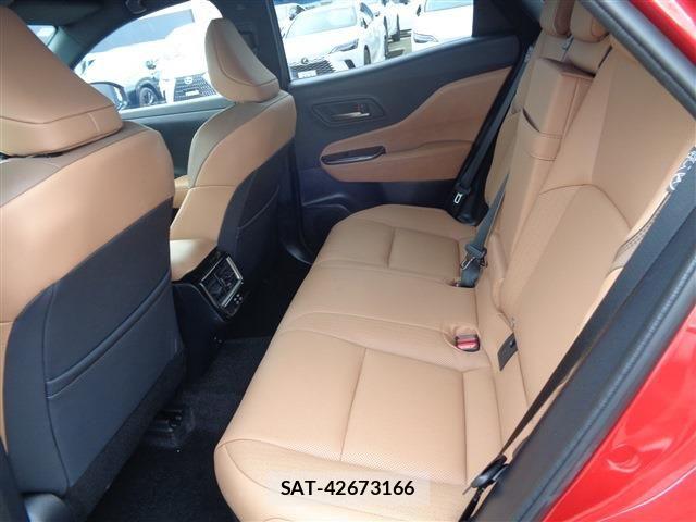 Toyota Crown Sports 2025-11 7326430-10