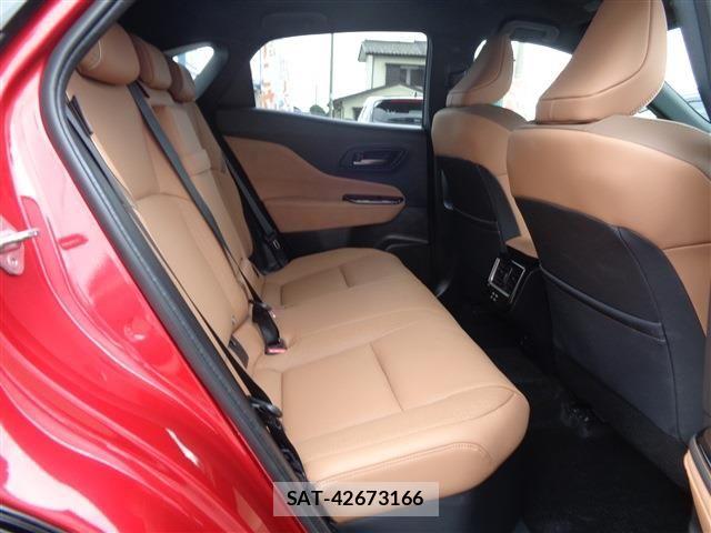 Toyota Crown Sports 2025-11 7326430-17