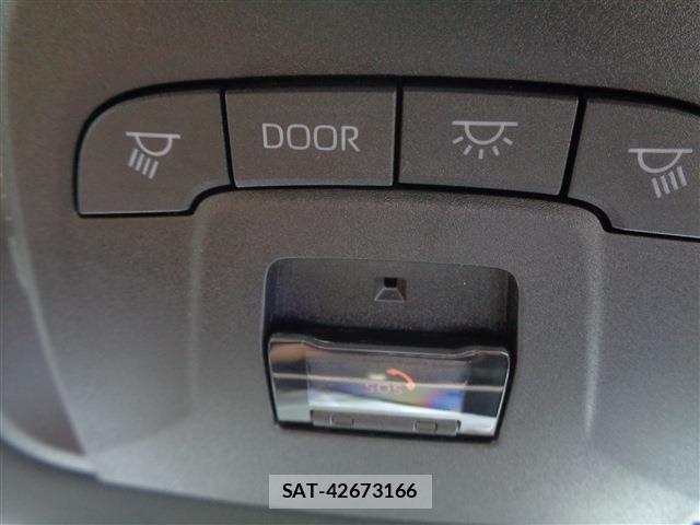 Toyota Crown Sports 2025-11 7326430-18