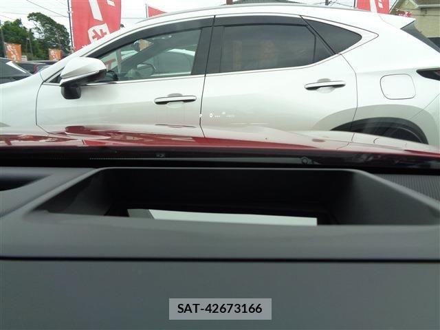 Toyota Crown Sports 2025-11 7326430-20