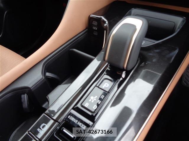 Toyota Crown Sports 2025-11 7326430-27