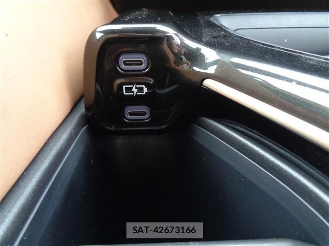 Toyota Crown Sports 2025-11 7326430-29