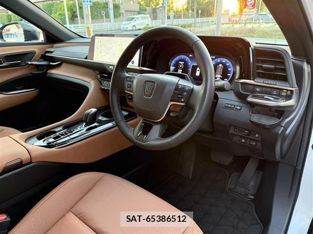 Toyota Crown Sports 2023-12 7326425-9