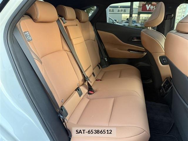 Toyota Crown Sports 2023-12 7326425-10