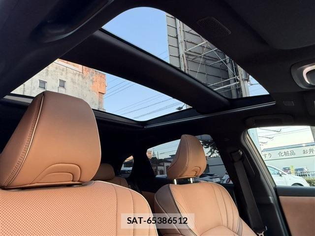 Toyota Crown Sports 2023-12 7326425-11
