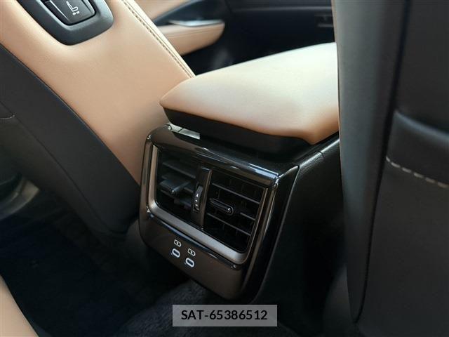 Toyota Crown Sports 2023-12 7326425-13