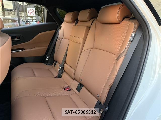 Toyota Crown Sports 2023-12 7326425-14