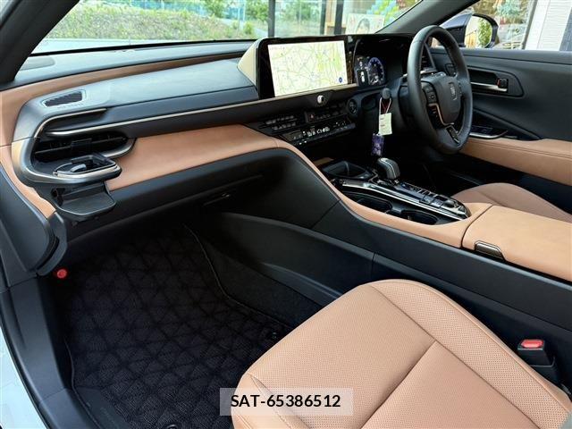 Toyota Crown Sports 2023-12 7326425-15