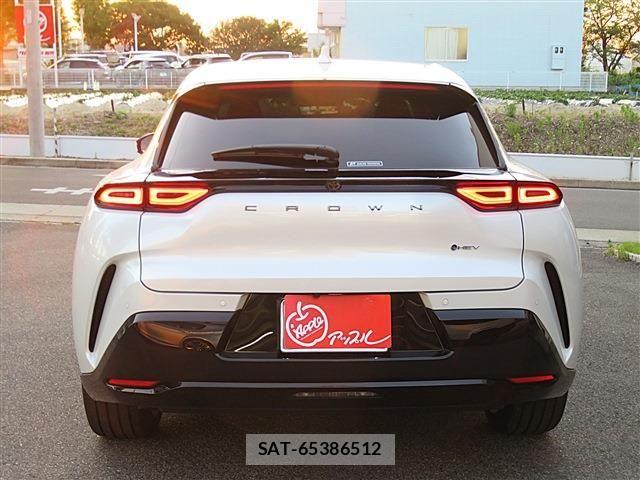 Toyota Crown Sports 2023-12 7326425-3