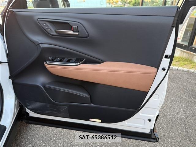 Toyota Crown Sports 2023-12 7326425-7