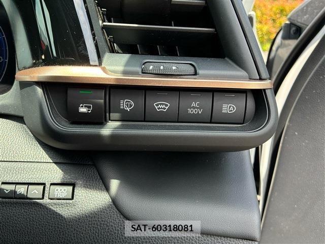 Toyota Crown Sports 2025-03 7326427-17