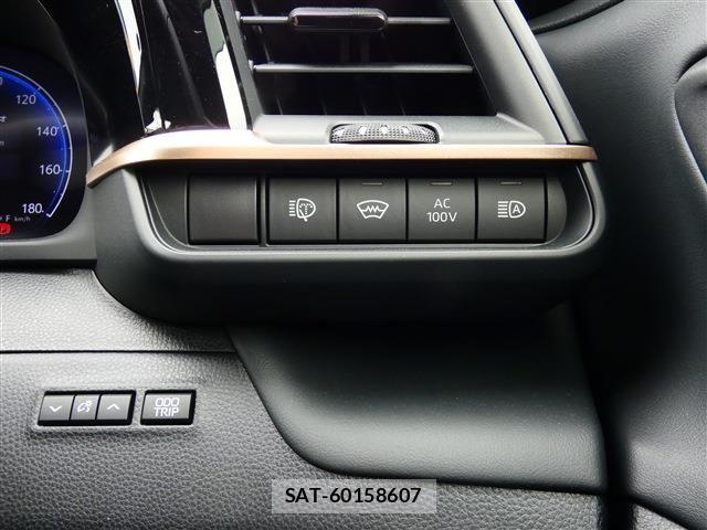 Toyota Crown Sports 2023-10 7326428-15