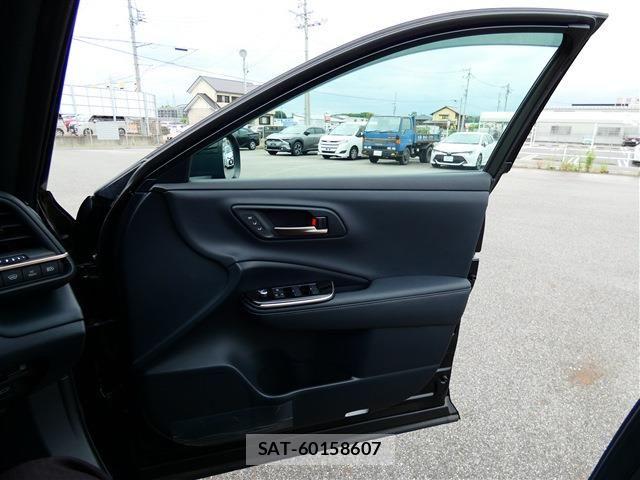 Toyota Crown Sports 2023-10 7326428-20