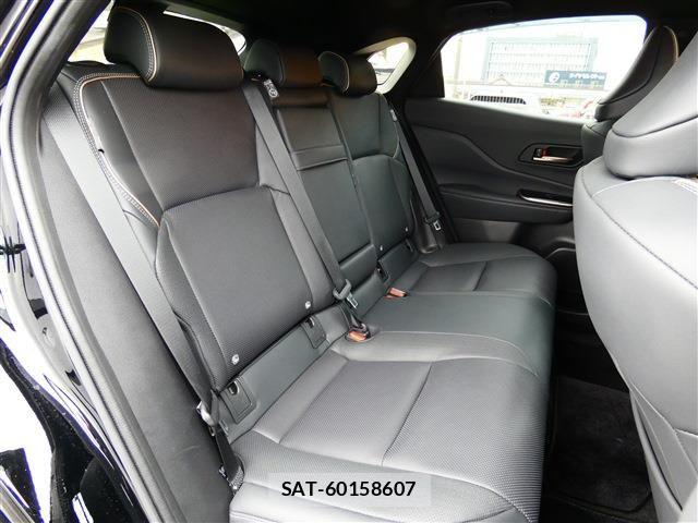 Toyota Crown Sports 2023-10 7326428-28