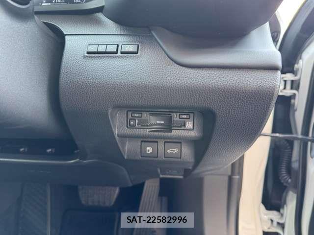 Toyota Crown Sports 2024-02 7326420-11