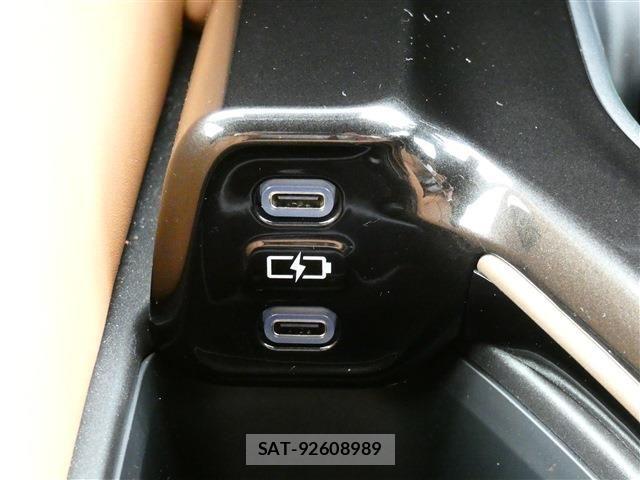 Toyota Crown Sports 2024-11 7326426-10
