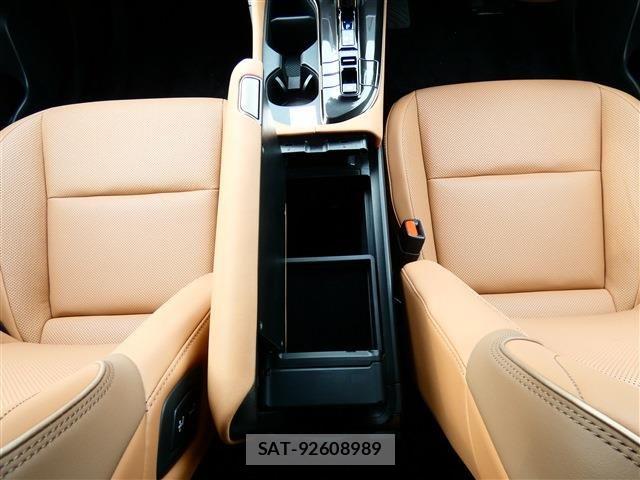 Toyota Crown Sports 2024-11 7326426-11
