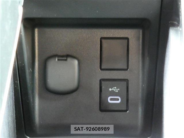 Toyota Crown Sports 2024-11 7326426-12