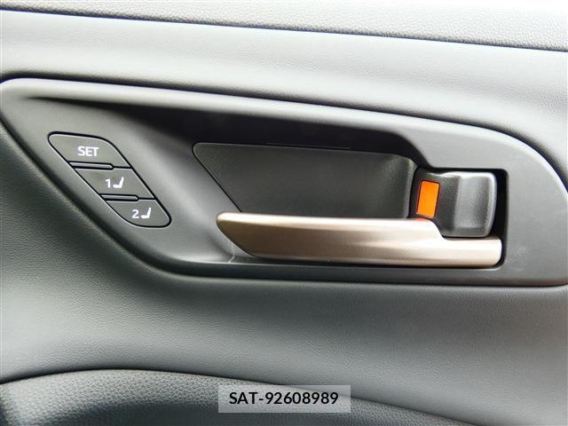 Toyota Crown Sports 2024-11 7326426-21