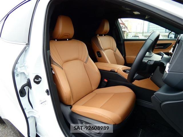 Toyota Crown Sports 2024-11 7326426-25
