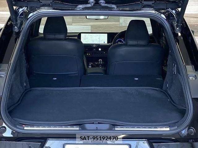 Toyota Crown Sports 2023-12 7357343-13